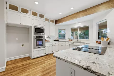 Kitchen - 2511 E Harter Ct, Visalia, CA 93292 photo 4 of 5
