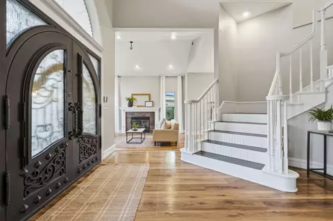Entry Way - 2511 E Harter Ct, Visalia, CA 93292 photo 1 of 8
