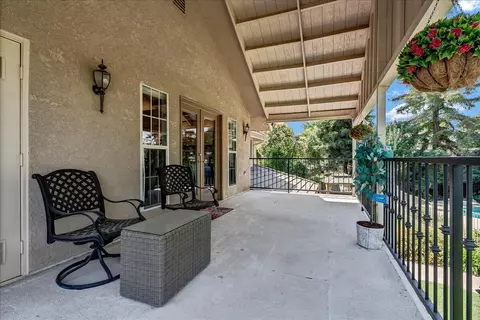 Exterior - 2511 E Harter Ct, Visalia, CA 93292 photo 6 of 10