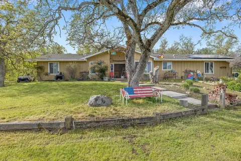 32849 Antelope Ln, Squaw Valley, CA 93675