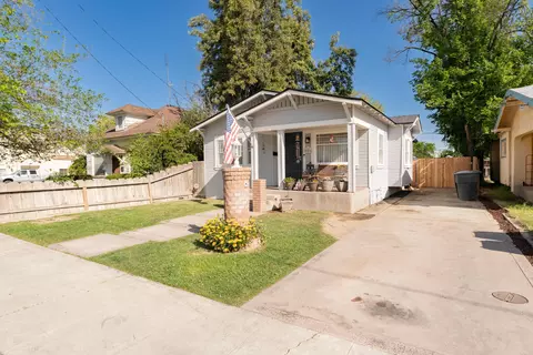 226 W Bush St, Hanford, CA 93230