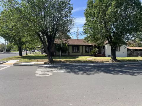 1095 E San Joaquin Ave, Tulare, CA 93274