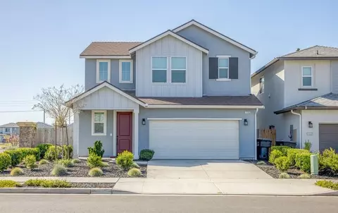 1105 W Sedona Ave, Visalia, CA 93291