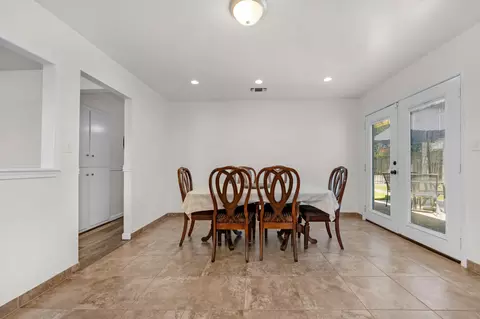 Dining - 323 Plum St, Exeter, CA 93221 photo 1 of 2