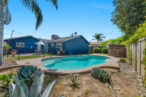 Exterior - 323 Plum St, Exeter, CA 93221 photo 11 of 14
