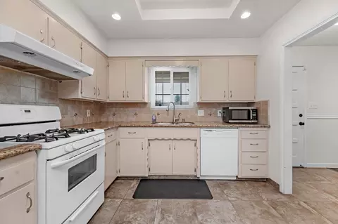 Kitchen - 323 Plum St, Exeter, CA 93221 photo 3 of 3