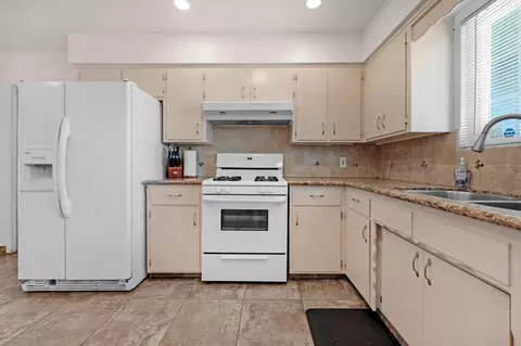 Kitchen - 323 Plum St, Exeter, CA 93221 photo 2 of 3