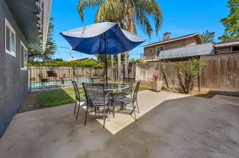 Exterior - 323 Plum St, Exeter, CA 93221 photo 6 of 14