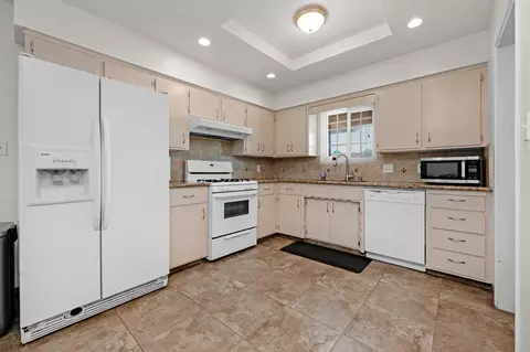 Kitchen - 323 Plum St, Exeter, CA 93221 photo 1 of 3