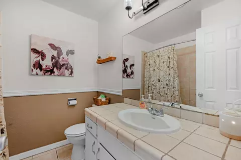 Bath - 323 Plum St, Exeter, CA 93221 photo 1 of 3