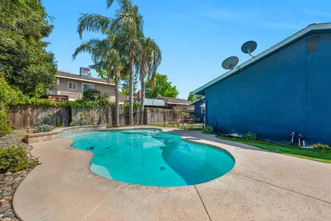 Exterior - 323 Plum St, Exeter, CA 93221 photo 12 of 14