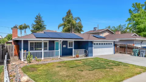 Exterior - 323 Plum St, Exeter, CA 93221 photo 2 of 14
