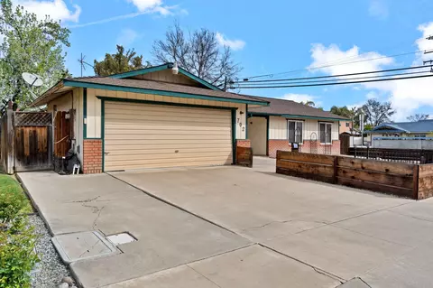 702 W Cortner St, Hanford, CA 93230