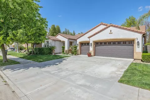 6124 W Delaware Ct, Visalia, CA 93291