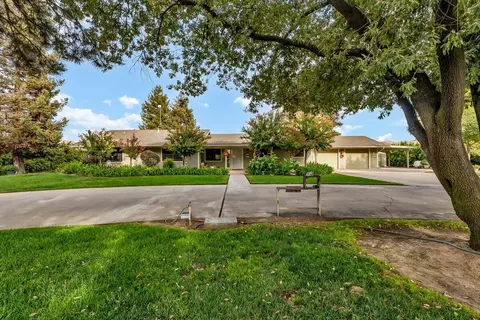 10418 Porter Ave, Dinuba, CA 93618