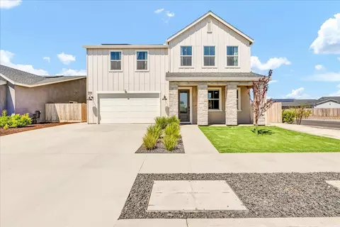242 NE Newton Dr, Visalia, CA 93291