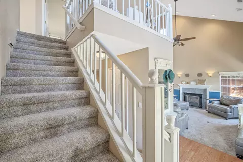 Entry Way - 601 Quail Ct, Exeter, CA 93221 photo 5 of 8