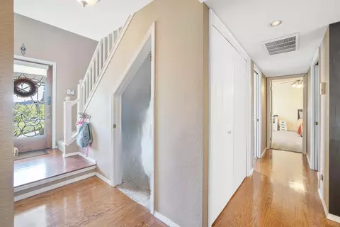Entry Way - 601 Quail Ct, Exeter, CA 93221 photo 2 of 8