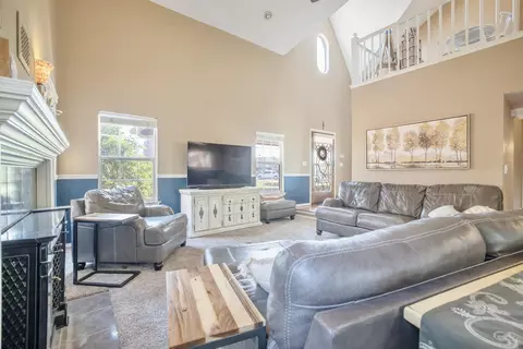 Living - 601 Quail Ct, Exeter, CA 93221 photo 3 of 3