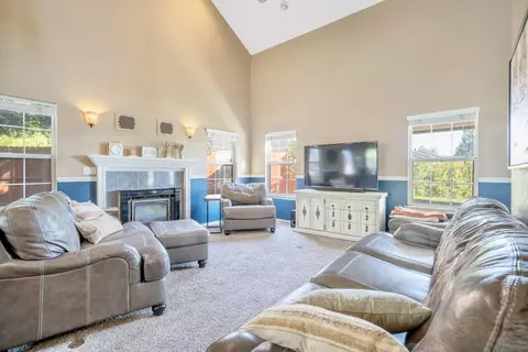 Living - 601 Quail Ct, Exeter, CA 93221 photo 1 of 3