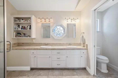 Bath - 601 Quail Ct, Exeter, CA 93221 photo 1 of 6