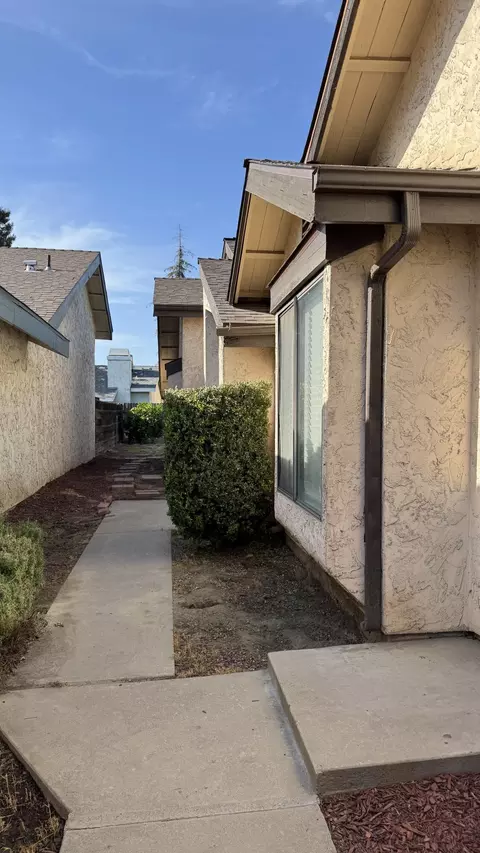 2030 E Andrea Ct, Visalia, CA 93292 photo 2