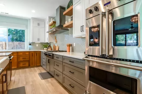 Kitchen - 6138 W Delaware Ct, Visalia, CA 93277 photo 8 of 9