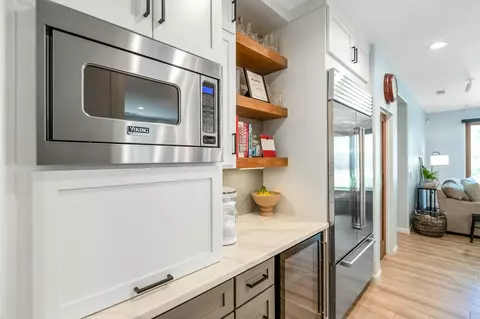 Kitchen - 6138 W Delaware Ct, Visalia, CA 93277 photo 9 of 9