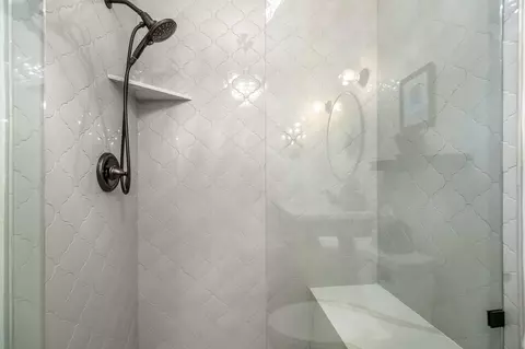 Bath - 6138 W Delaware Ct, Visalia, CA 93277 photo 2 of 7