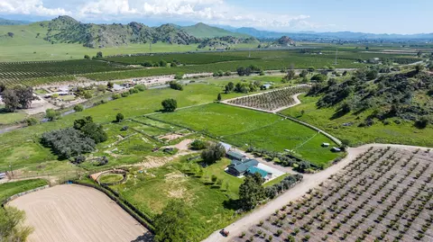 37001 Millwood Dr, Woodlake, CA 93286