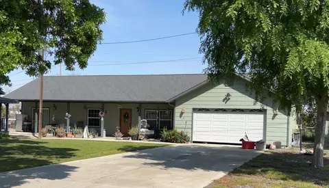 379 S Oakmore St, Tulare, CA 93274