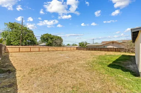 318 E 11th St, Hanford, CA 93230 photo 32
