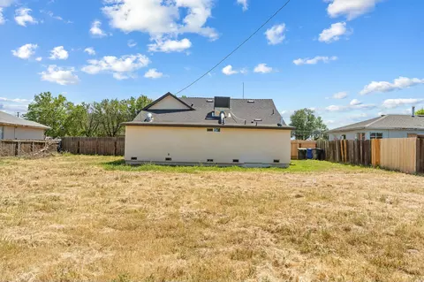 318 E 11th St, Hanford, CA 93230 photo 31