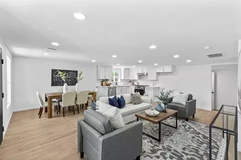 318 E 11th St, Hanford, CA 93230 photo 7
