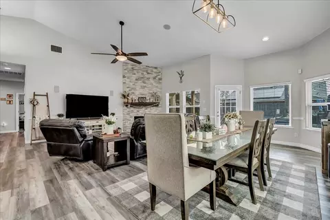 1218 N Leila St, Visalia, CA 93291 photo 11