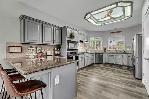 1218 N Leila St, Visalia, CA 93291 photo 12