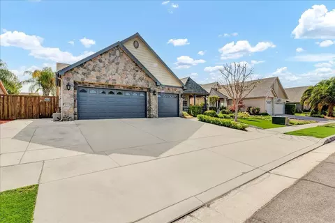 1218 N Leila St, Visalia, CA 93291 photo 3