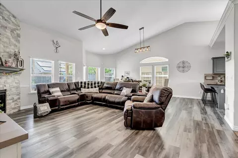 1218 N Leila St, Visalia, CA 93291 photo 7