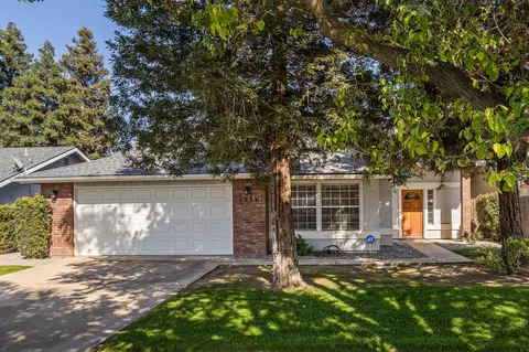 1236 S Parkwood St, Visalia, CA 93277