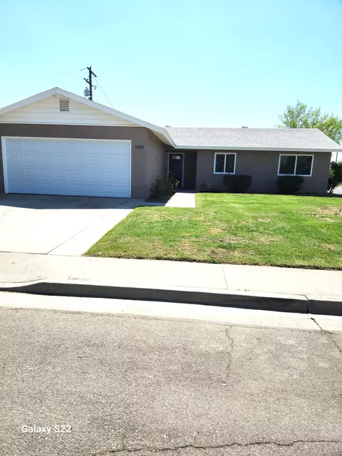 1585 Bluejay Cir, Hanford, CA 93230