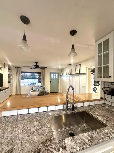 964 E Academy Ave, Tulare, CA 93274 photo 9