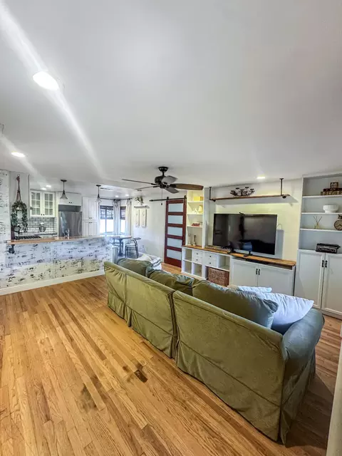 964 E Academy Ave, Tulare, CA 93274 photo 4