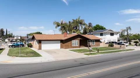 923 N H St, Tulare, CA 93274