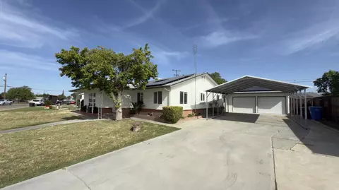 190 W Burlwood Ln, Lemoore, CA 93245