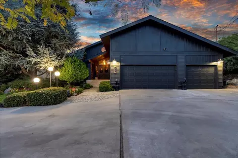 956 E Morton Hill Ave, Porterville, CA 93257