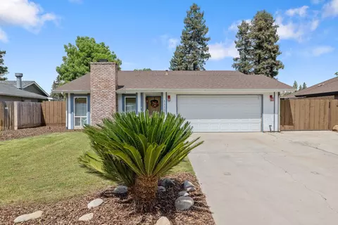 1116 E Paradise Ave, Visalia, CA 93292