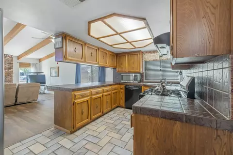 1116 E Paradise Ave, Visalia, CA 93292 photo 14