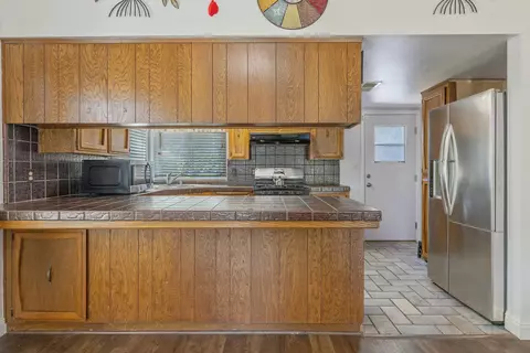 1116 E Paradise Ave, Visalia, CA 93292 photo 12