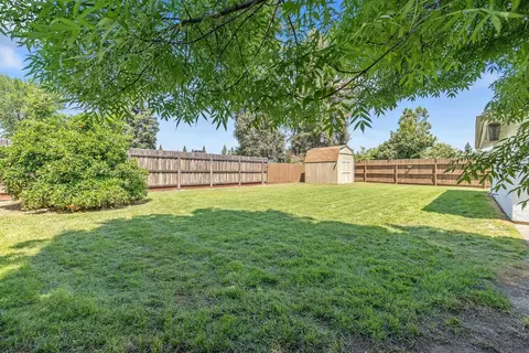 1116 E Paradise Ave, Visalia, CA 93292 photo 30
