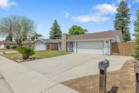 1116 E Paradise Ave, Visalia, CA 93292 photo 3